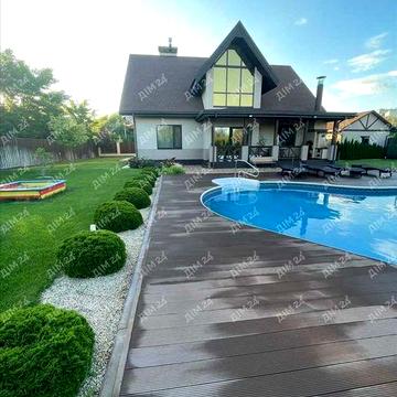 Розкішний будинок в центральній частині міста!