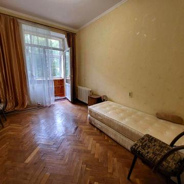 Тарасівська вул., 3
