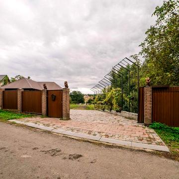 Затишний будинок в передмісті Луцька.