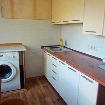 Продам 1-ком. квартиру на Тополе,  за магазином "Эпицентр" .