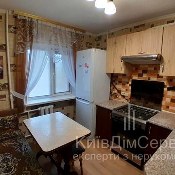 Ґарета Джонса вул. (Сімї Хохлових), 1