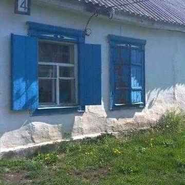 Здається пів будинку