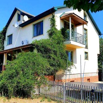 Продаж 2 поверхового будинку з верандою і ділянкою на 14 соток, 322м