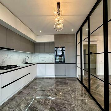 Простора 2кім квартира +кухня студія в центрі ЖК Княгинин Парк