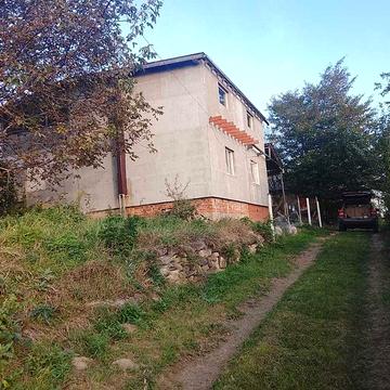 Земельна ділянка з будинком