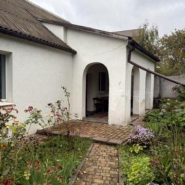 Здам окремий будинок Лезневе