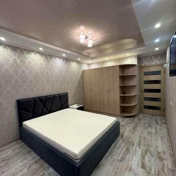 Продам 1-ю квартиру в новострое с французким балконом в центре города!