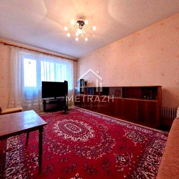 89060Продам 3 комнатную на Роганской!