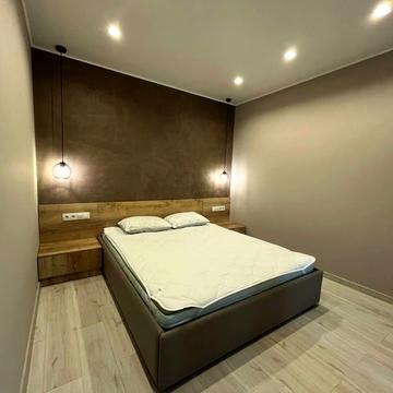 Університетський просп. (Гагаріна), 5