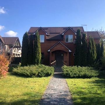 Новообухівська траса поруч «Олімпік Вілладж» та Голубе озеро