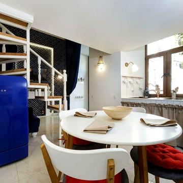 Новий дворівневий лофт у центрі