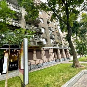 2к квартира 57,6м.кв в історичному центрі Киева вул. Пирогова 2