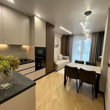 Угорська вул., 12