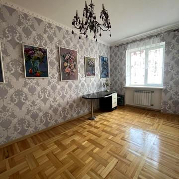 Трикімнатна квартира з ремонтом у центрі міста на вулиці Буніна