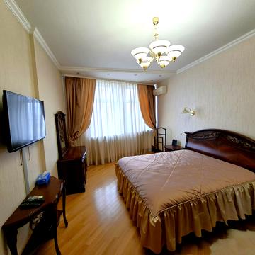 Лесі Українки бульв., 7-Б