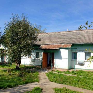 Продається булинок в селищі Лужани