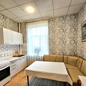 Інститутська вул., 24/7