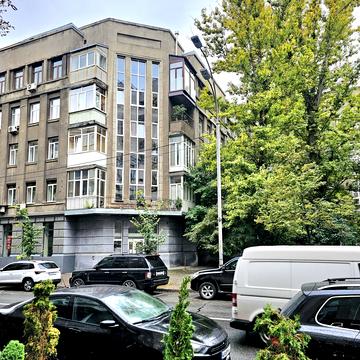 Інститутська вул., 24/7