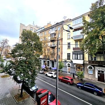 Інститутська вул., 24/7