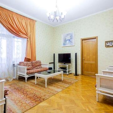 Велика Васильківська 46