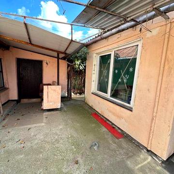 Продам будинок по вул . Першотравнева