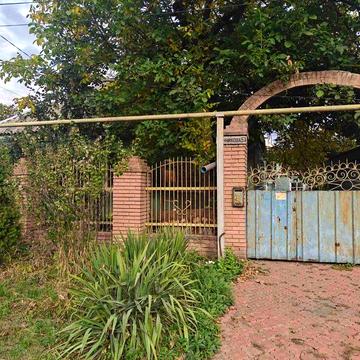 Продаж будинку з банею та гаражем на вулиці Мечнікова