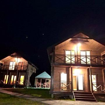 Продам  2-пов. деревяний будинок  в с.Яськи на  березі річки Турунчук