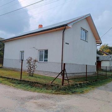 Продається будинок поблизу Львова у с. Зимна Вода