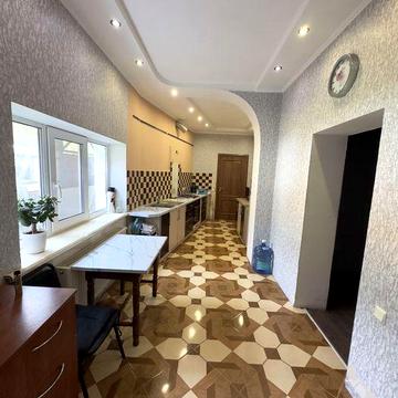 **Частина Будинку в Центр. Районі 157 кв.м. З Ремонтом!