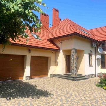 продається будинок в м. Жидачеві