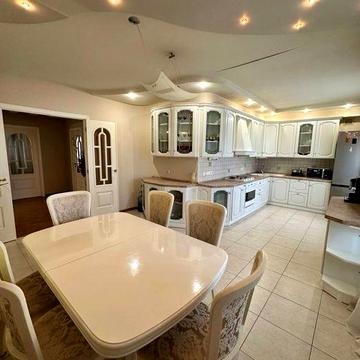 Продам 3 кімн. квартиру, вул. Космічна 47