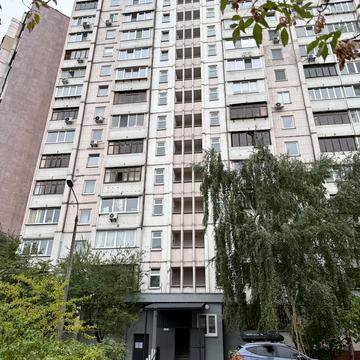 Анни Ахматової вул., 15