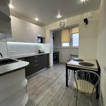 Зарічанська вул., 32