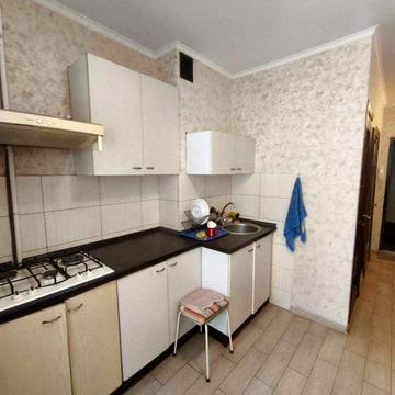 Продам 1 ком.квартиру с большой кухней  на АК. Королева,1