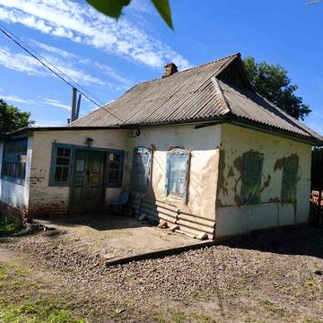 Продається будинок із земельною ділянкою