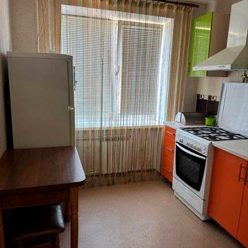 Здаю 1 к к в Центрі з меблями та технікою