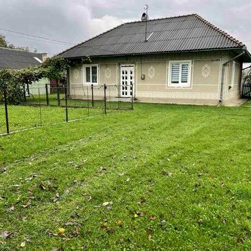 продам:) Будинок-господарство