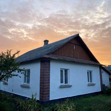 Продається цегляний будинок у затишному районі міста.