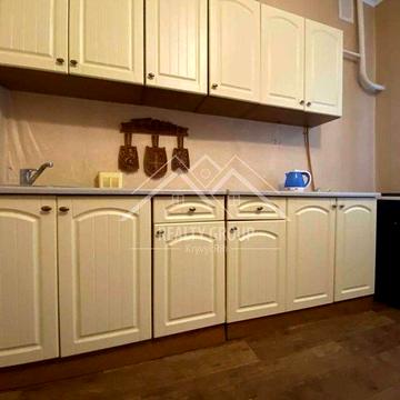 Продається  3к. кв . для великої родни (сталінка), район Юності