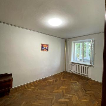 Зарічанська вул., 12