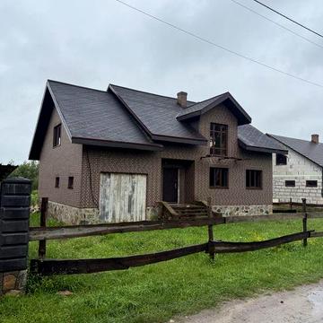 Продам двоповерховий будинок площею 230 м² і ділянкою 10 сотих