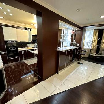 Продається Шикарна квартира вул Героїв майдану!