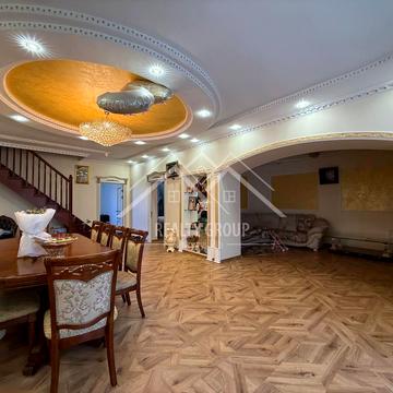 Людмили Старицької-Черняхівської вул. (Вершиніна), 24