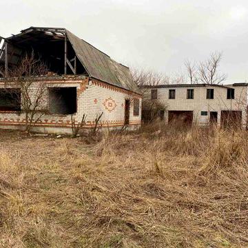 Будинок та земельна ділянка