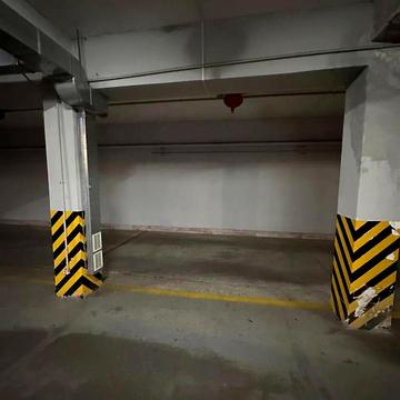 Сімферопольська вул., 11