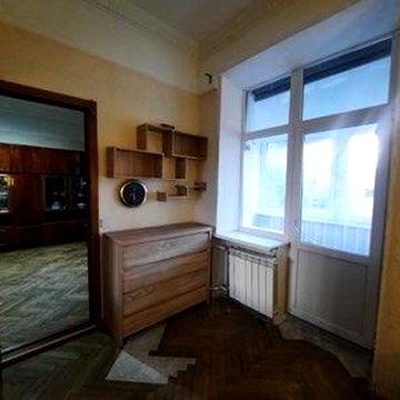 Печерськ,вул. Глазунова 4, 3х кімнатна в сталінці