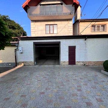 Продам трикімнатну квартиру на Слобідці, вул. Паркова!