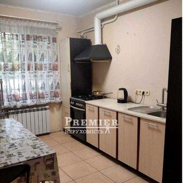 Продам простору 3-кімнатну квартиру