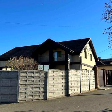 НОВА ЦІНА. Продаж двоповерхового будинку в Ц-М районі, Карачуни