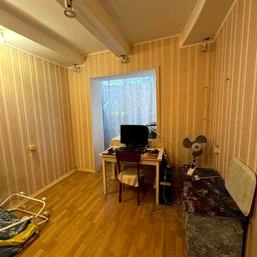 Продам простору 3-кімнатну квартиру на Кримському бульварі !